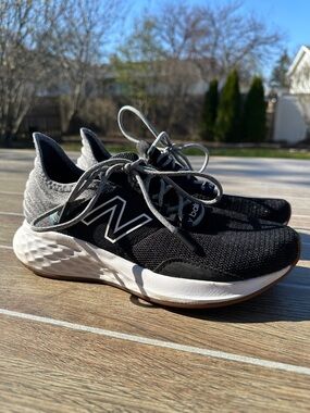 New Balance Black & Gray Knit Lace-Up Sneakers